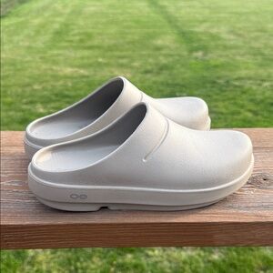 OOFOS OOCloog Clog in Nomad Size 8